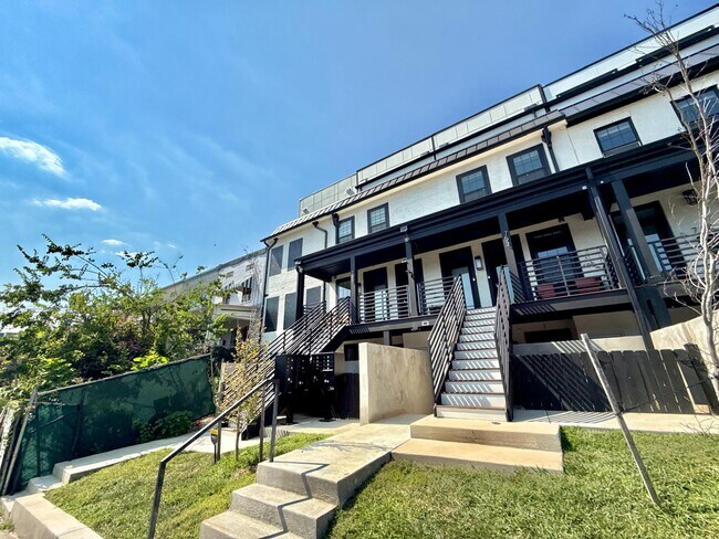 Primary Photo - 755 Columbia Rd NW