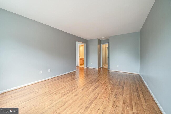 Building Photo - 5465 Cheshire Meadows Way