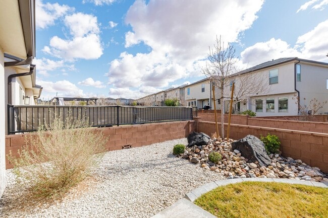 Building Photo - 4 bed | 2 1/2 bath | 2 car garage in Desert Canyon with washer/dryer/fridge