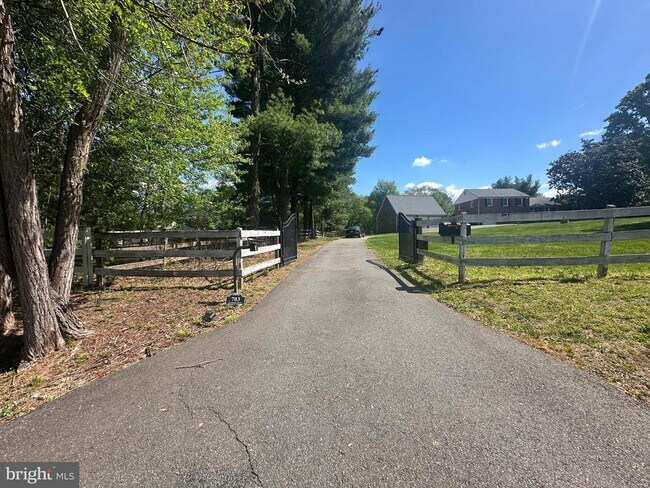 Building Photo - 703 Kentland Dr