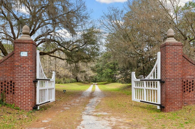 Building Photo - Gorgeous Furnished Estate on the Ashley River