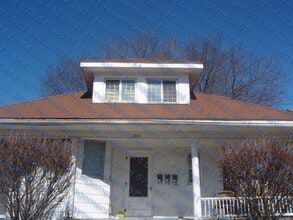 Building Photo - 1 Bedroom Apartment Downtown - Parking & ALL UTILITIES INCLUDED!