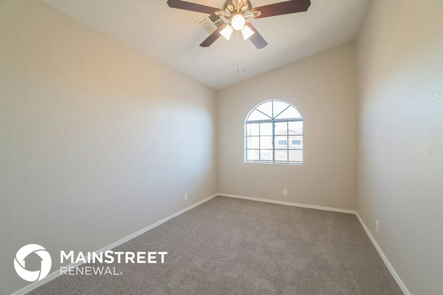 Building Photo - 5212 N 73rd Ln