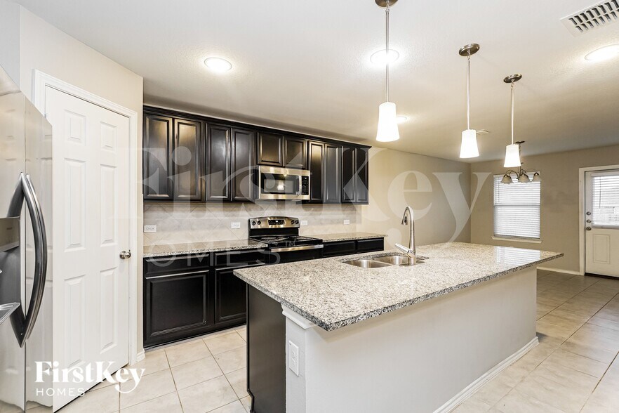 Building Photo - 6233 Misty Breeze Dr