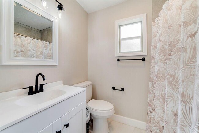 Building Photo - 40140 Palm St