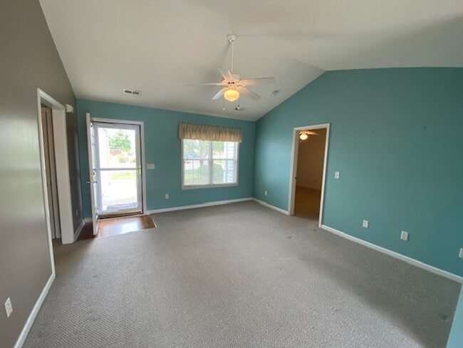 Building Photo - Charming 2 bed 2 bath home in Whitney Pines