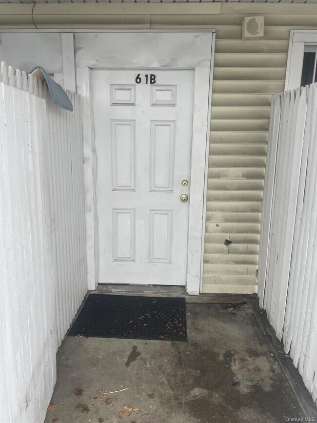 Building Photo - 61 Larkfield Rd