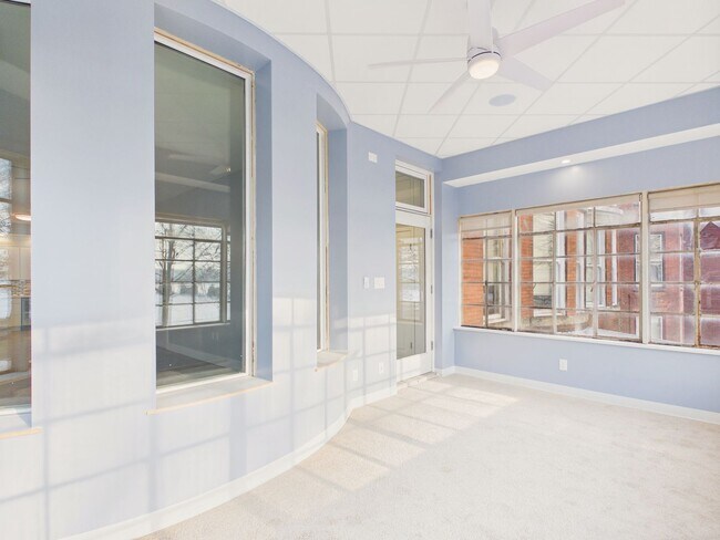 Building Photo - 1017 N Front St