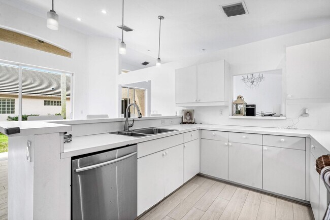 Building Photo - 790 Clearbrook Park Cir