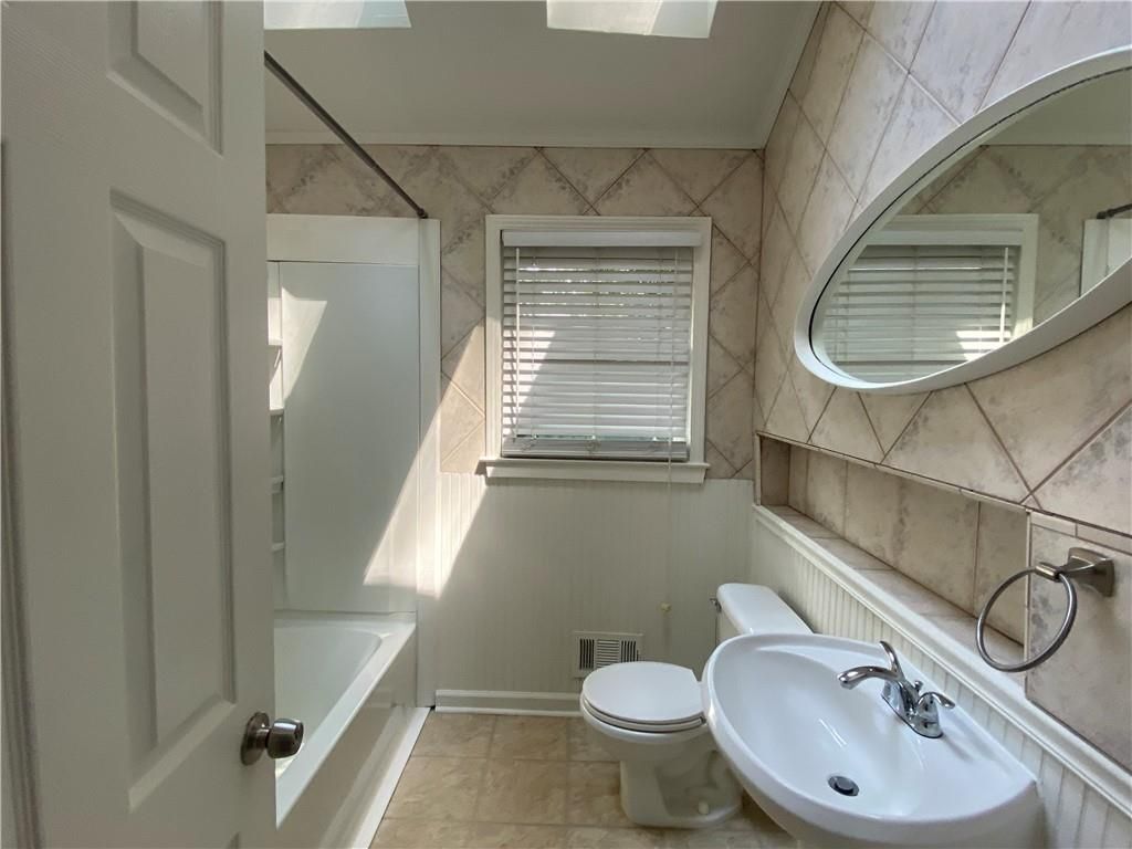 Building Photo - 1975 Clearwater Dr SE