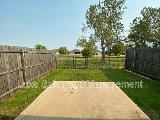 Building Photo - 749 SW 14th St