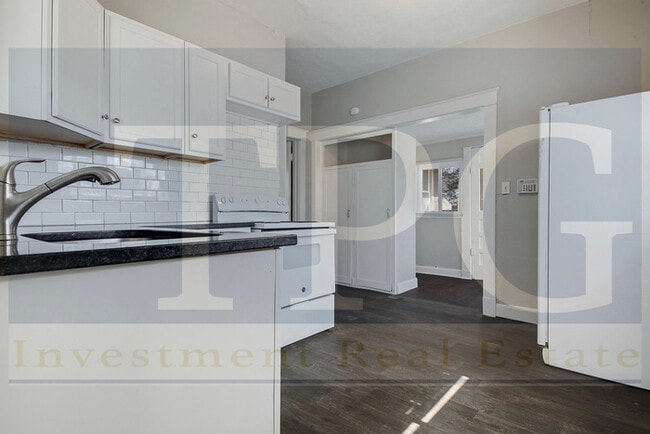 Building Photo - 573 S Crescent Ave