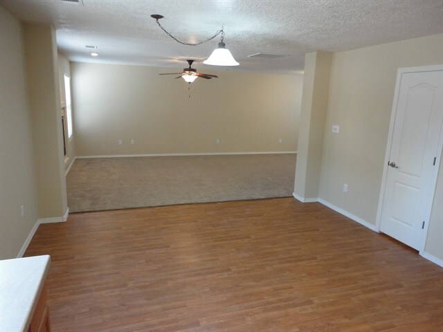 Building Photo - 1232 Maple Meadows Dr NE