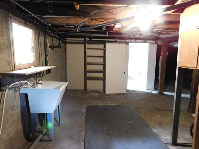 Building Photo - 3Bd/1Ba Single Story House w/ Basement - A...