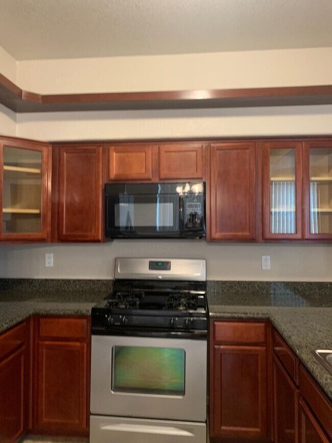 Building Photo - Beautiful 3 bedroom Condo in Summerlin- 2 weeks Free!!