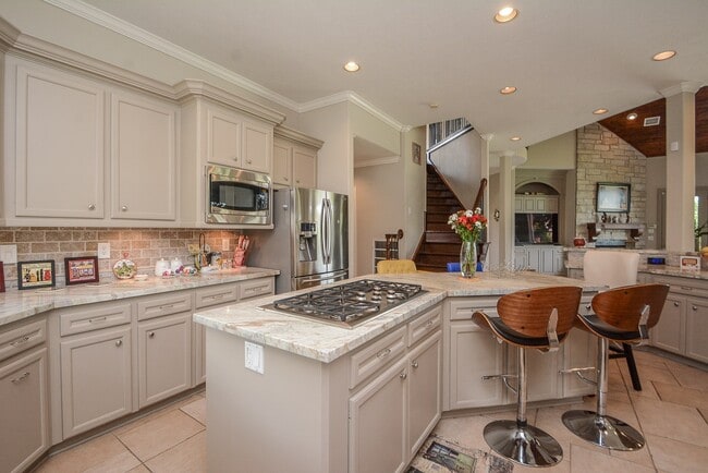 Building Photo - 15302 Bandera Falls Bend