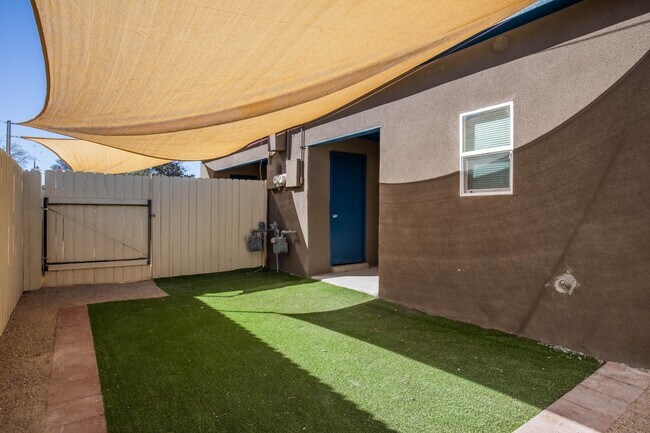 Building Photo - 2630 Fairway Dr