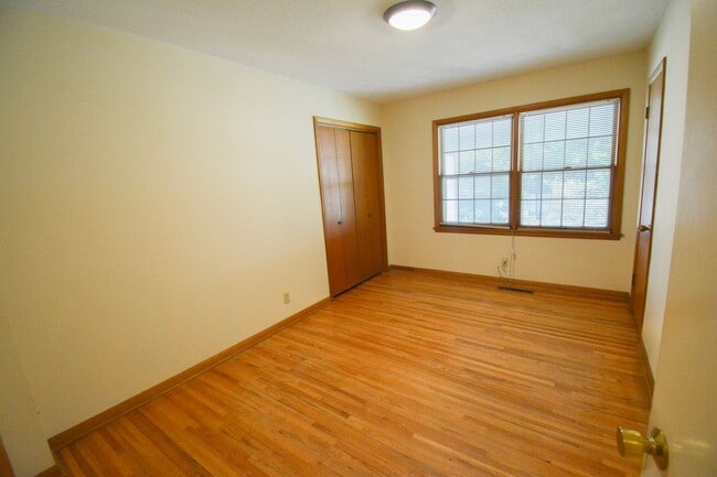 Building Photo - 4 Bed, 2 Bath Home for Rent – Unique Design & Retro Charm