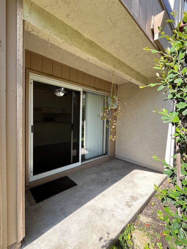 Building Photo - 1st floor condo w/pool, spa, clubhouse, te...