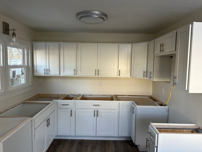 Building Photo - NEW REMODEL