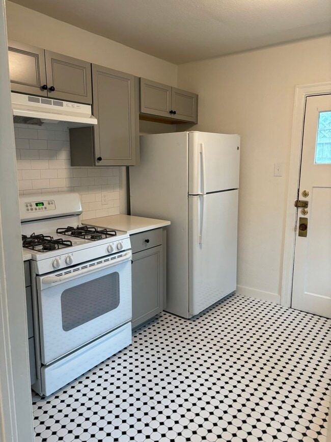 Building Photo - Cherrywood Bungalow for Rent