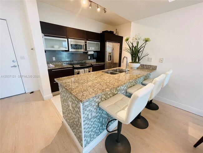 Building Photo - 950 Brickell Bay Dr