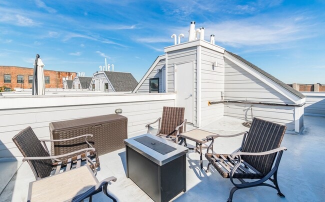 Building Photo - Three Bed Olde Kensington Home