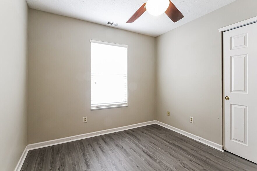 Building Photo - 5384 Lakeside Manor Dr