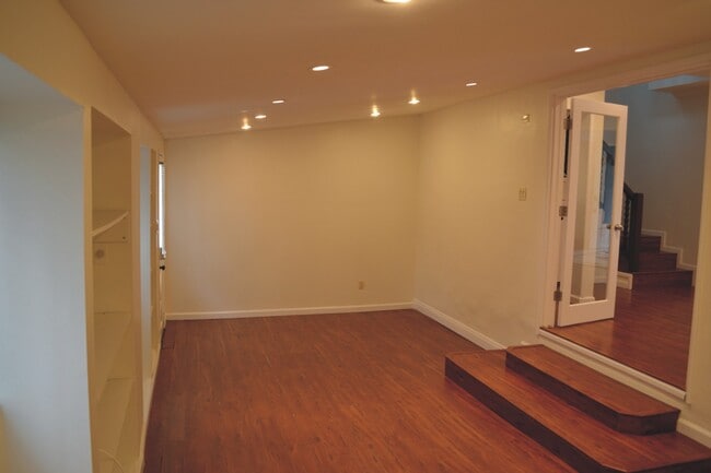 Building Photo - 6407 Gentry Ave