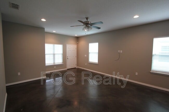 Building Photo - 2857 Whispering Trails Dr