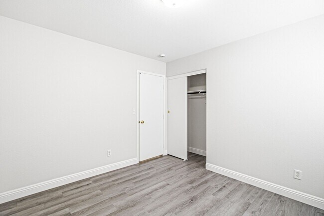 Building Photo - 183 White Butte St