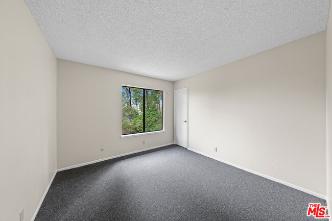 Building Photo - 780 Carriage Cir