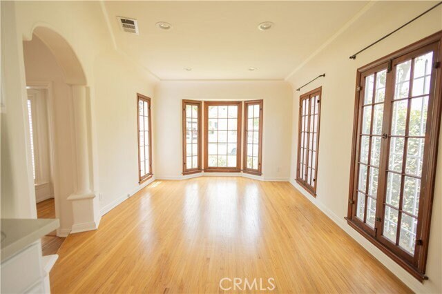 Building Photo - 446 S La Peer Dr