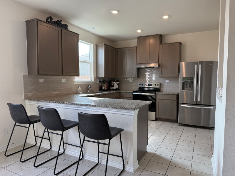 Building Photo - 409 Dakota Crk