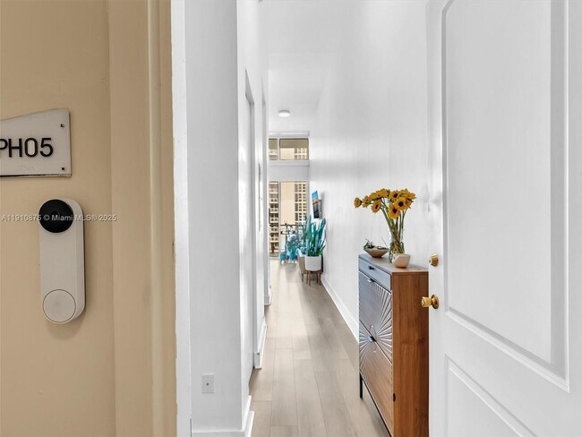 Building Photo - 2200 NE 4th Ave