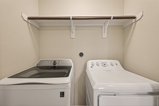 Building Photo - 8314 Columbia Forest Dr