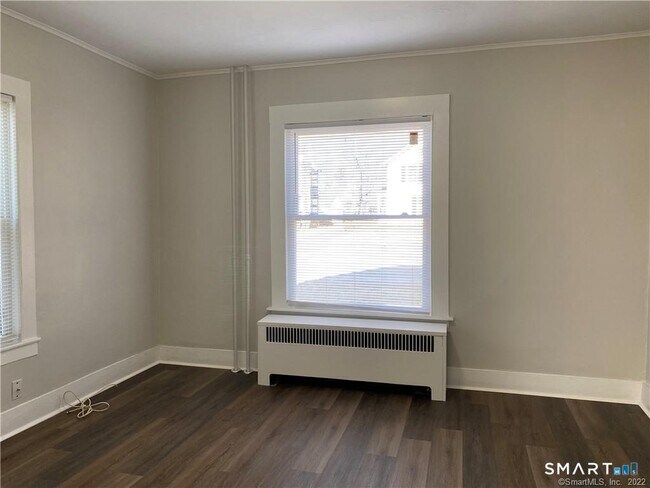 Building Photo - 433 Migeon Ave
