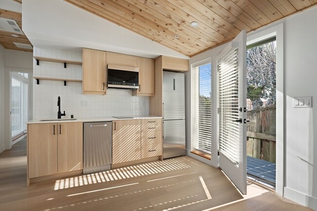 Building Photo - Morris Street Commons Modualr Living! 2/1