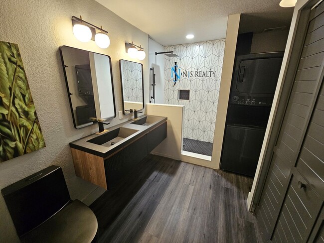 Building Photo - Classy Modern Renovation Home... true 3/2 ...
