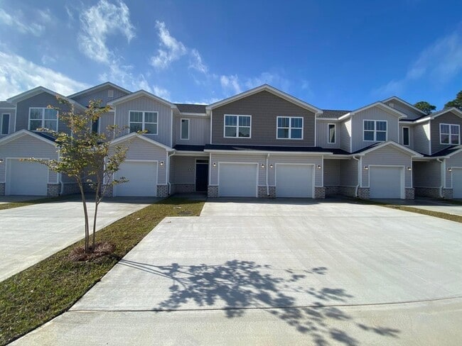 Building Photo - 993 Skylark Rd