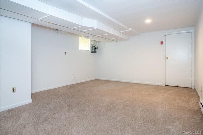 Building Photo - 25 Crosshill Rd