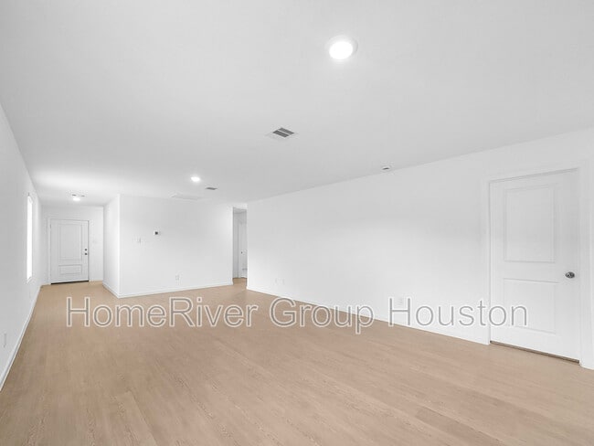 Building Photo - 106 Nicholas Rd