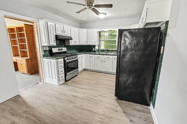 Building Photo - 2822 Sumter Ave