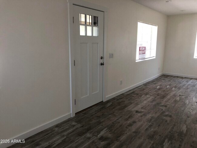 Building Photo - 326 W Highland Ave