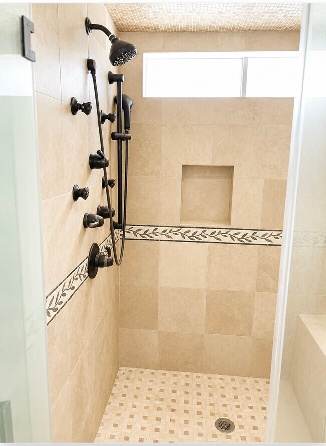 Building Photo - 6918 Marisol Dr