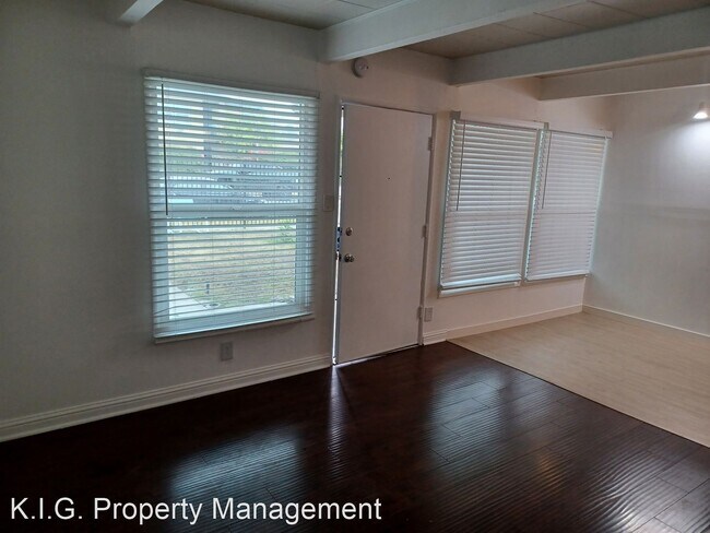 Building Photo - 1 br, 1 bath Apartment - 11903 - 11913 Van...