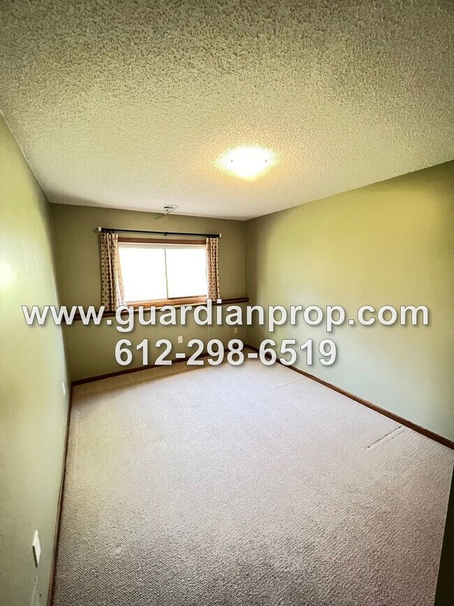 Building Photo - 2820 Blue Ridge Dr