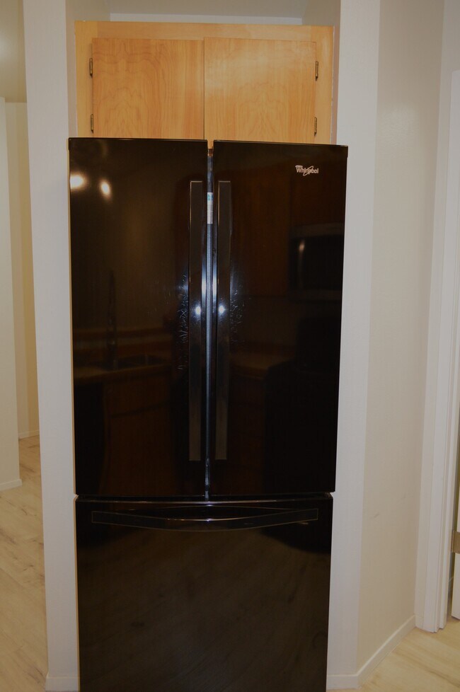 Building Photo - 1950 NE Derek Dr