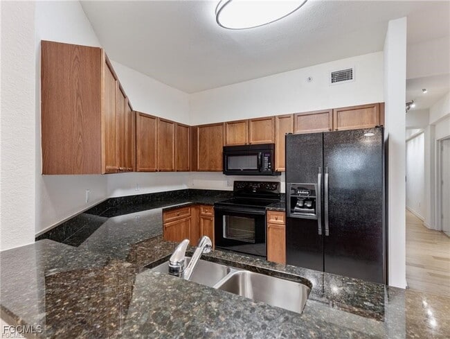 Building Photo - 10060 Lake Cove Dr