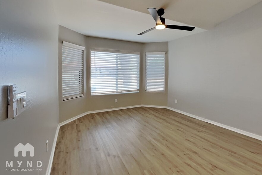 Building Photo - 8520 W Palm Ln
